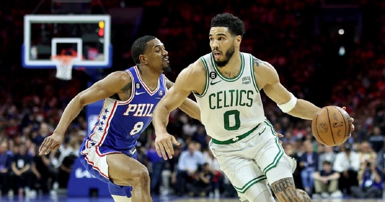 Tatum očajan tri četvrtine, povijesnom partijom u četvrtoj odveo Boston do pobjede