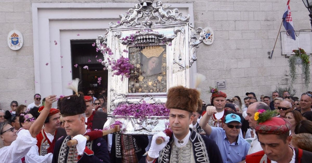 Na procesiji za Veliku Gospu u Sinju oko 50 tisuća vjernika