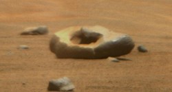 FOTO Na Marsu snimljena neobična stijena u obliku krafne