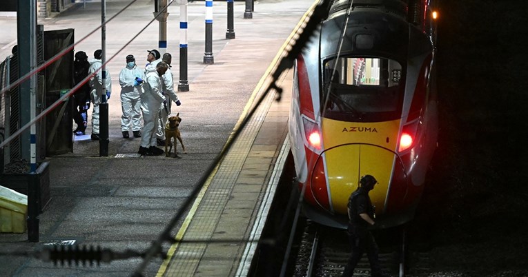 Objavljeni detalji o napadačima iz vlaka u Engleskoj. Dvoje ljudi se bori za život