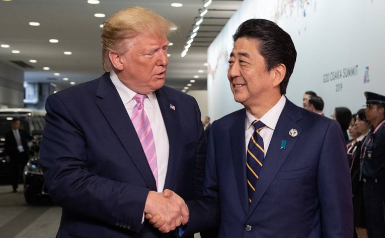 Trump odao poštovanje japanskom premijeru Abeu, izrazio žaljenje zbog ostavke