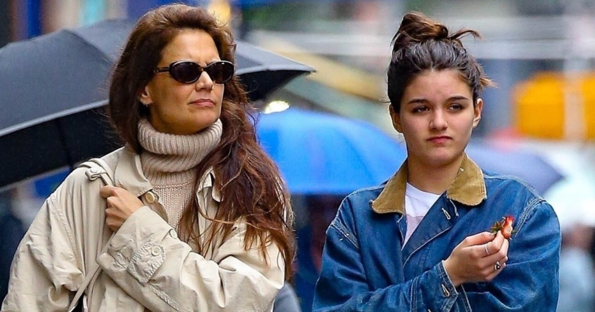 Katie Holmes i kći Suri snimljene u New Yorku, u ležernom izdanju izašle na večeru