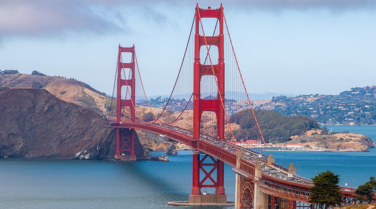 Danas je jedan od simbola Amerike. Dok se gradio, mnogi su bili protiv njega