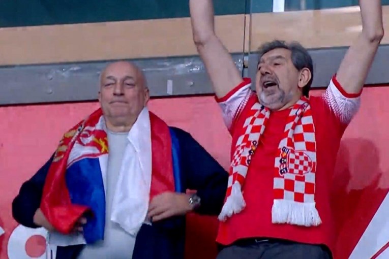 Srpska zastava i hrvatski šal zajedno na tribinama u Beogradu