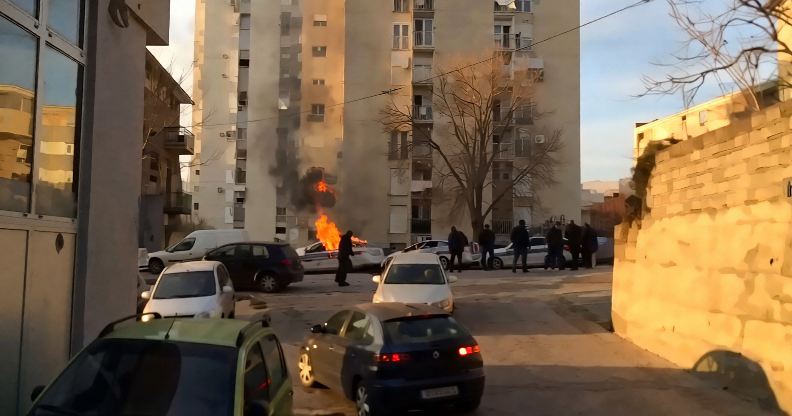 Šef splitske policije: Huligan koji je zapalio policijski auto osuđen je na uvjetnu