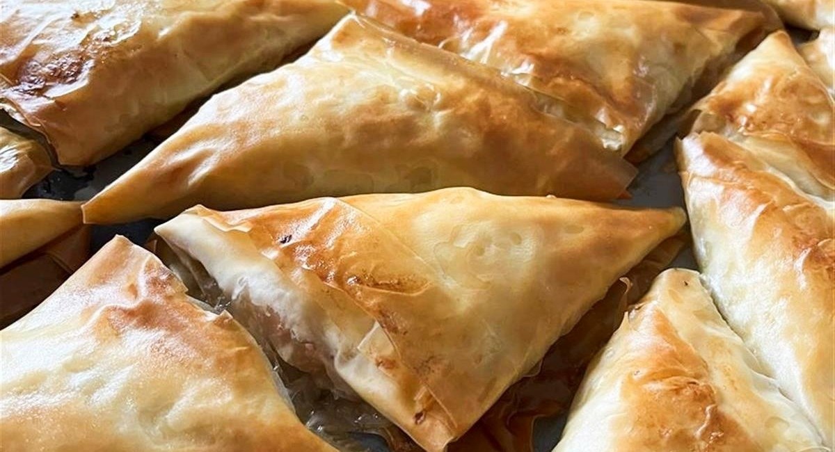 Hrskavi trokutići s jabukama - top desert za druženja i goste