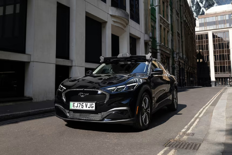 Robotaksiji uskoro na ulicama Londona. Bit će dostupni preko Ubera