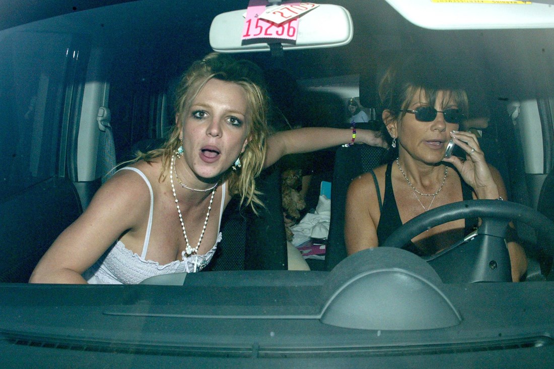 Majka i sinovi Britney Spears javili su joj se nakon uhićenja, nude pomoć