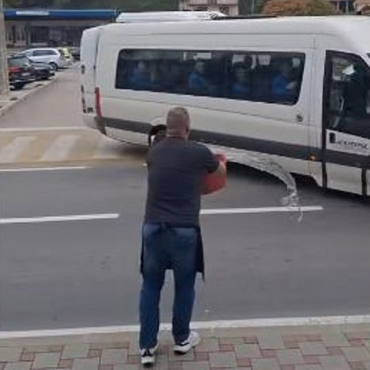 VIDEO Ključ krenuo na gostovanje u Cazin. Navijači ga ispratili polijevanjem vode