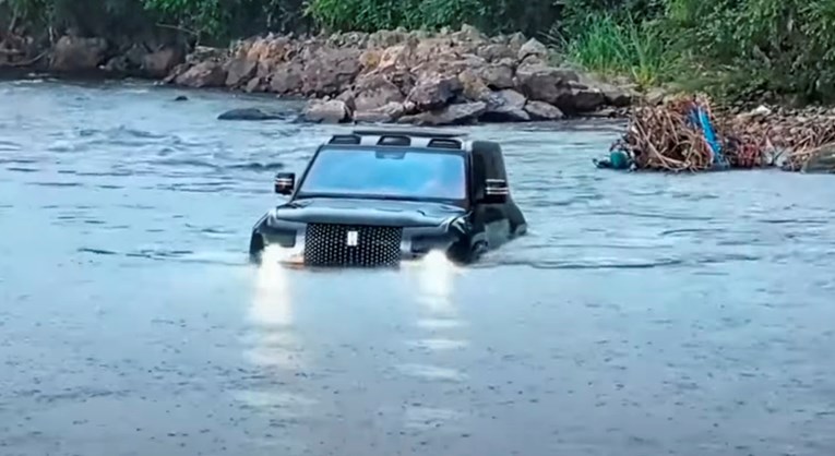 BYD predstavio U8L: Terenac jači od Veyrona koji može i plivati