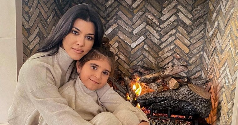 Penelope Disick obojila je kosu u crveno, ljudi kažu da izgleda kao tetka Kylie