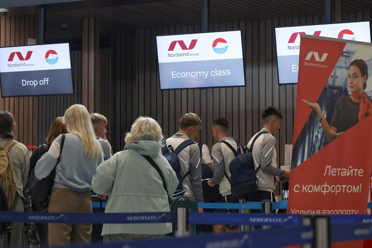 Ukrajina satima paralizirala zračni promet u Moskvi, obustavljene stotine letova