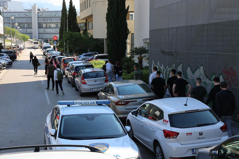 Val dojava o bombama diljem regije