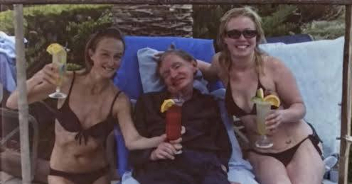 Objavljena fotografija Hawkinga iz Epsteinovih spisa. Obitelj: To su njegovateljice