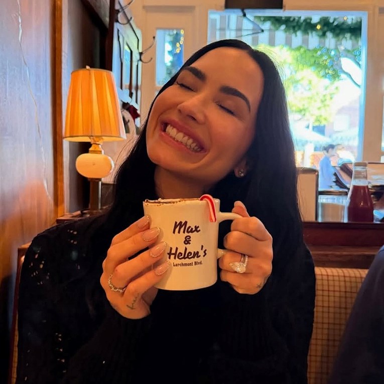 Tražite inspiraciju za blagdanske nokte? Demi Lovato pokazala savršenu manikuru