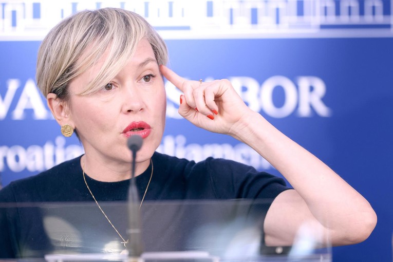 Kekin: Medikol me pokušava ušutkati