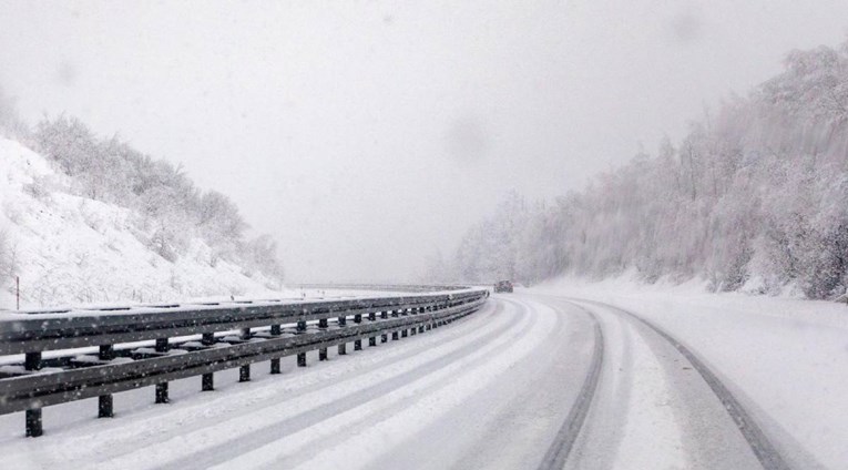 HAK upozorava: Moguća poledica, nemojte na put bez zimske opreme