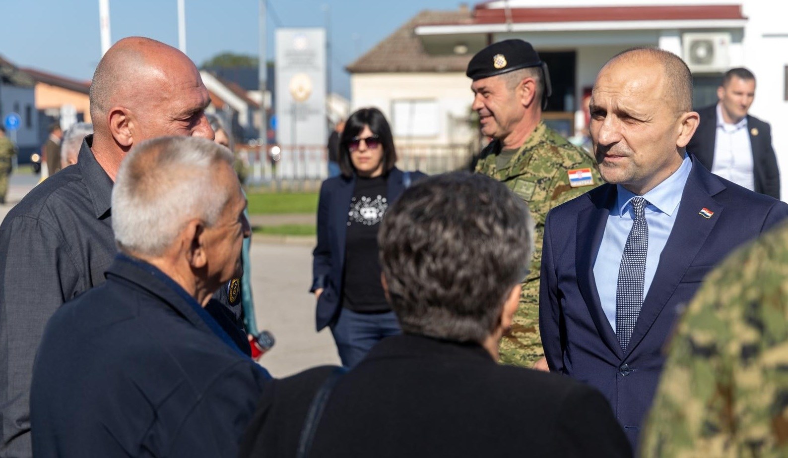 Anušić: Neka Medved objasni kako će ministarstvo osigurati karte za Thompsona