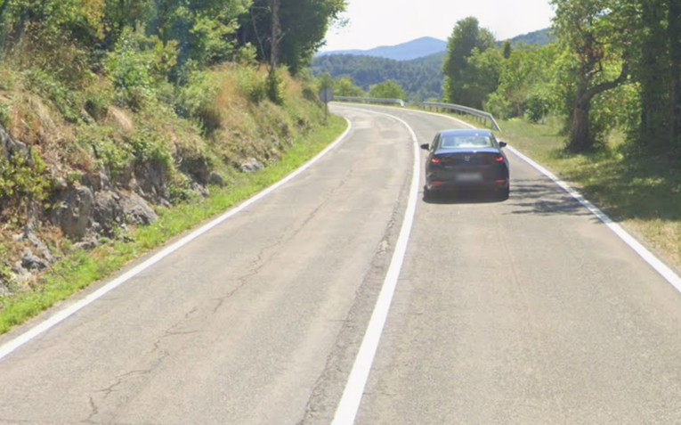 Motociklistica kod Vrbovskog sletjela s ceste, udarila u stijenu i poginula