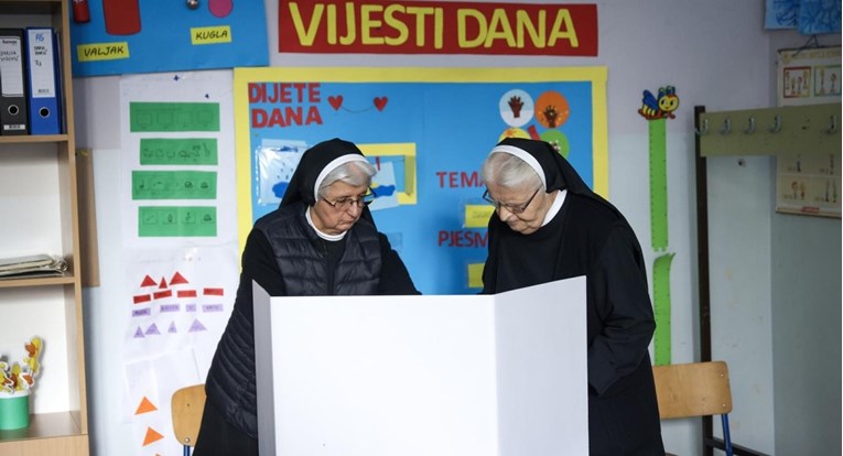 FOTO Prvi birači iz BiH izašli na izbore