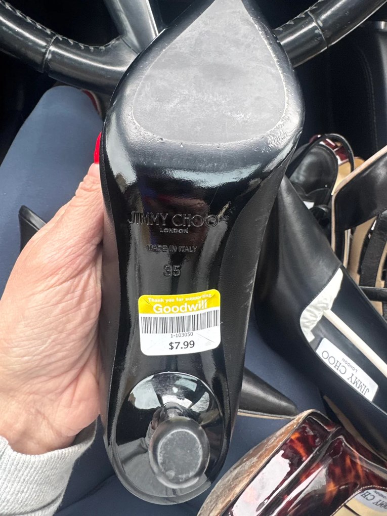 Žena uočila cipele za 7 € u second handu, nije mogla vjerovati koji su brend