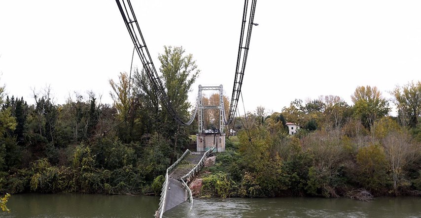 U Francuskoj se srušio viseći most. Poginuli tinejdžerica i vozač kamiona