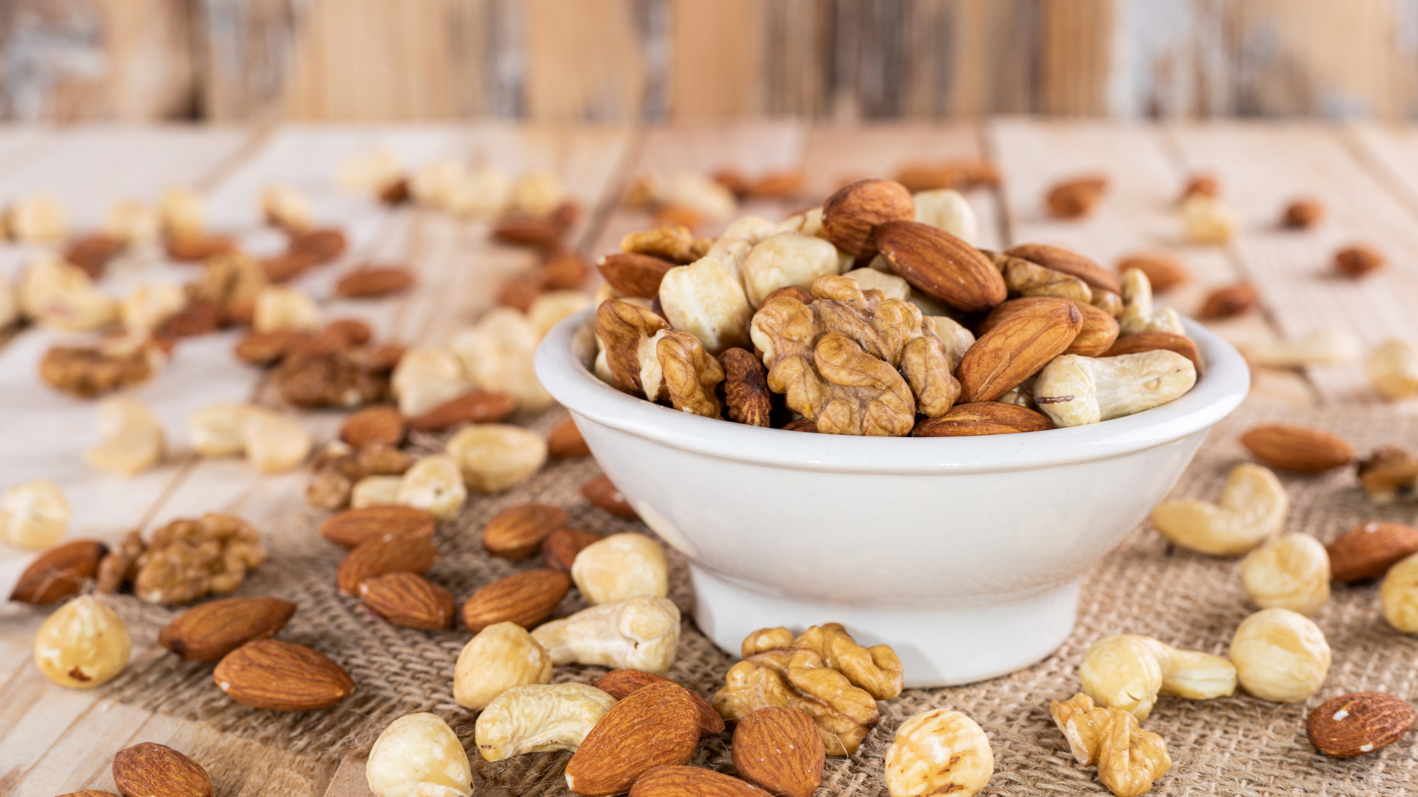 Koliko je zapravo zdravo pojesti šaku orašastih plodova dnevno?