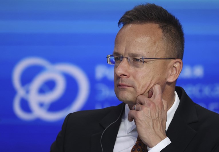 Orbanov šef diplomacije: Ursula von der Leyen nam želi loše. Vučić i Dodik ne