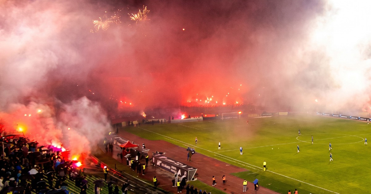 Nevjerojatne scene u Sarajevu. Derbi trajao tri sata, dva gola pala nakon 100. minute