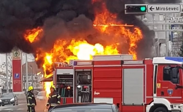VIDEO U zagrebačkoj Dubravi se zapalio ZET-ov autobus