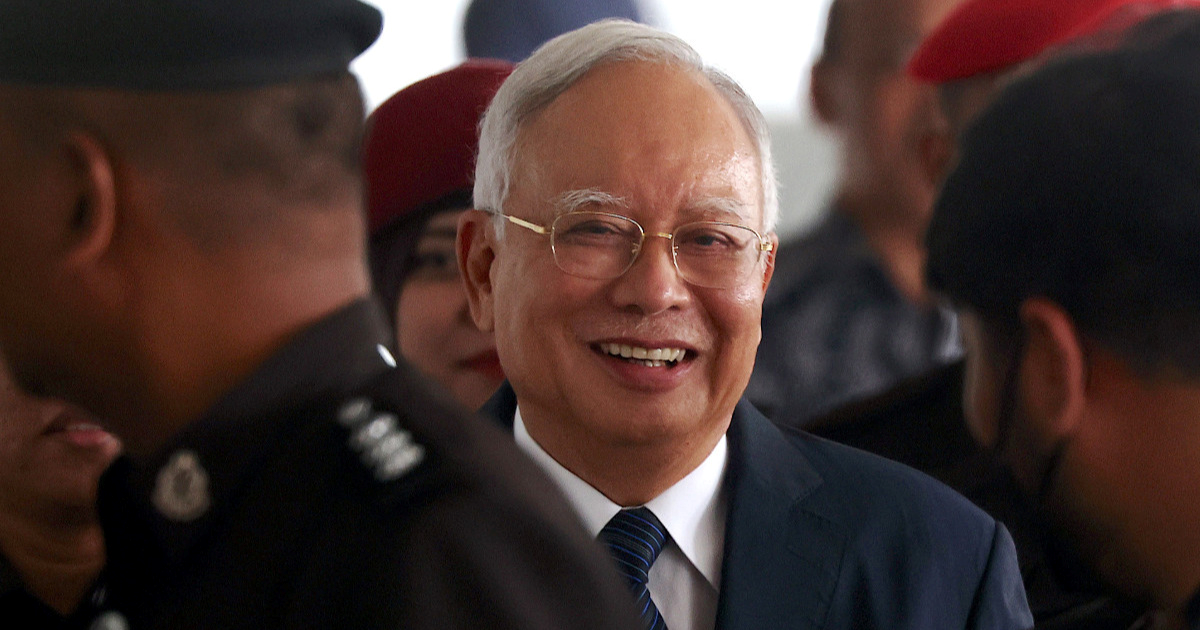 Bivšem malezijskom premijeru još 15 godina zatvora i kazna od 2.8 milijardi dolara