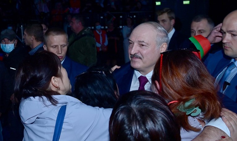Lukašenko iznenada prisegnuo za predsjednika