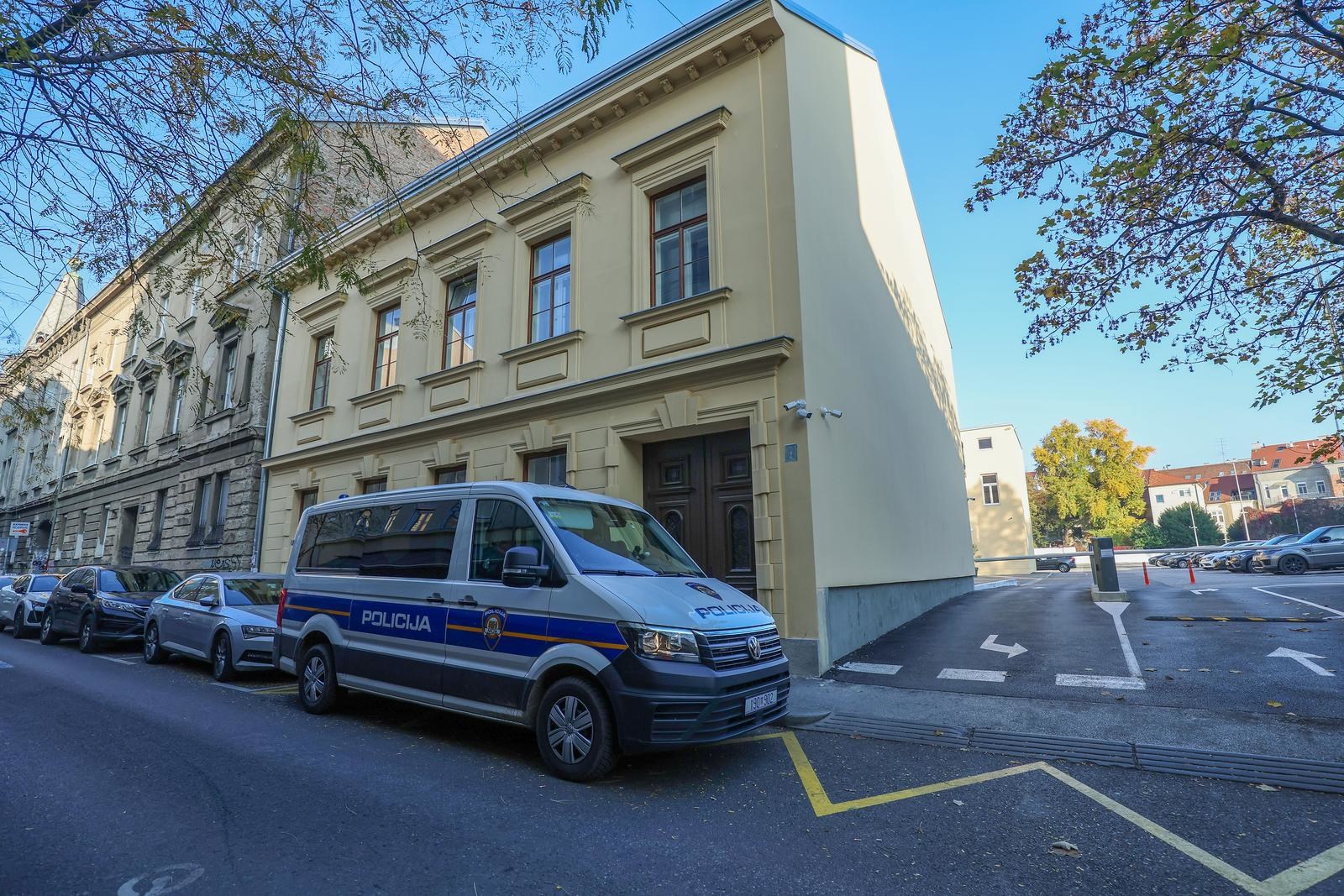 FOTO Policija čuva Srpski kulturni centar u središtu Zagreba