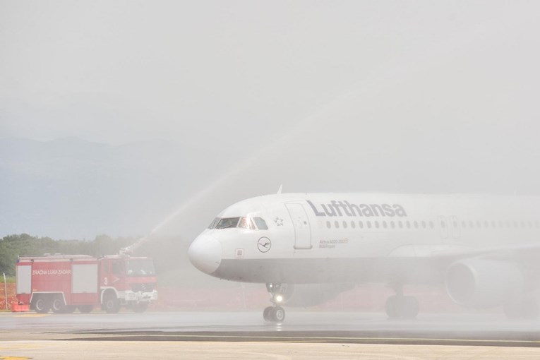 Avion sa 143 putnika iznenada sletio u Zadar umjesto u Split
