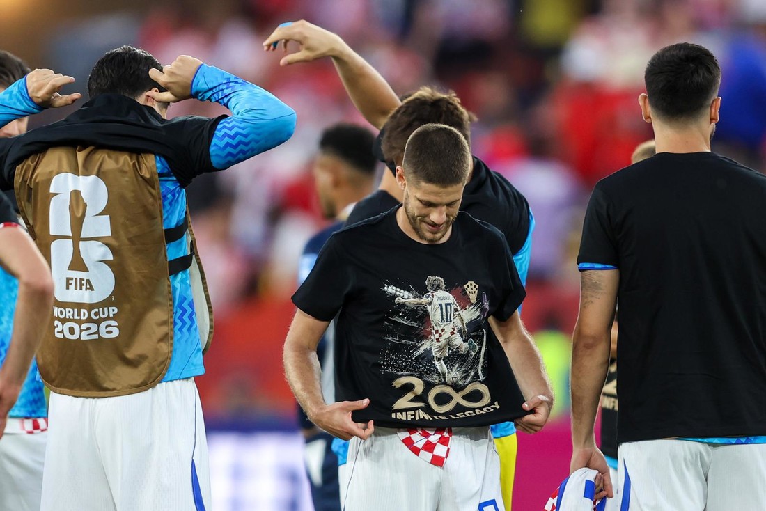 Vatreni nakon utakmice s Panamom odjenuli posebne crne majice