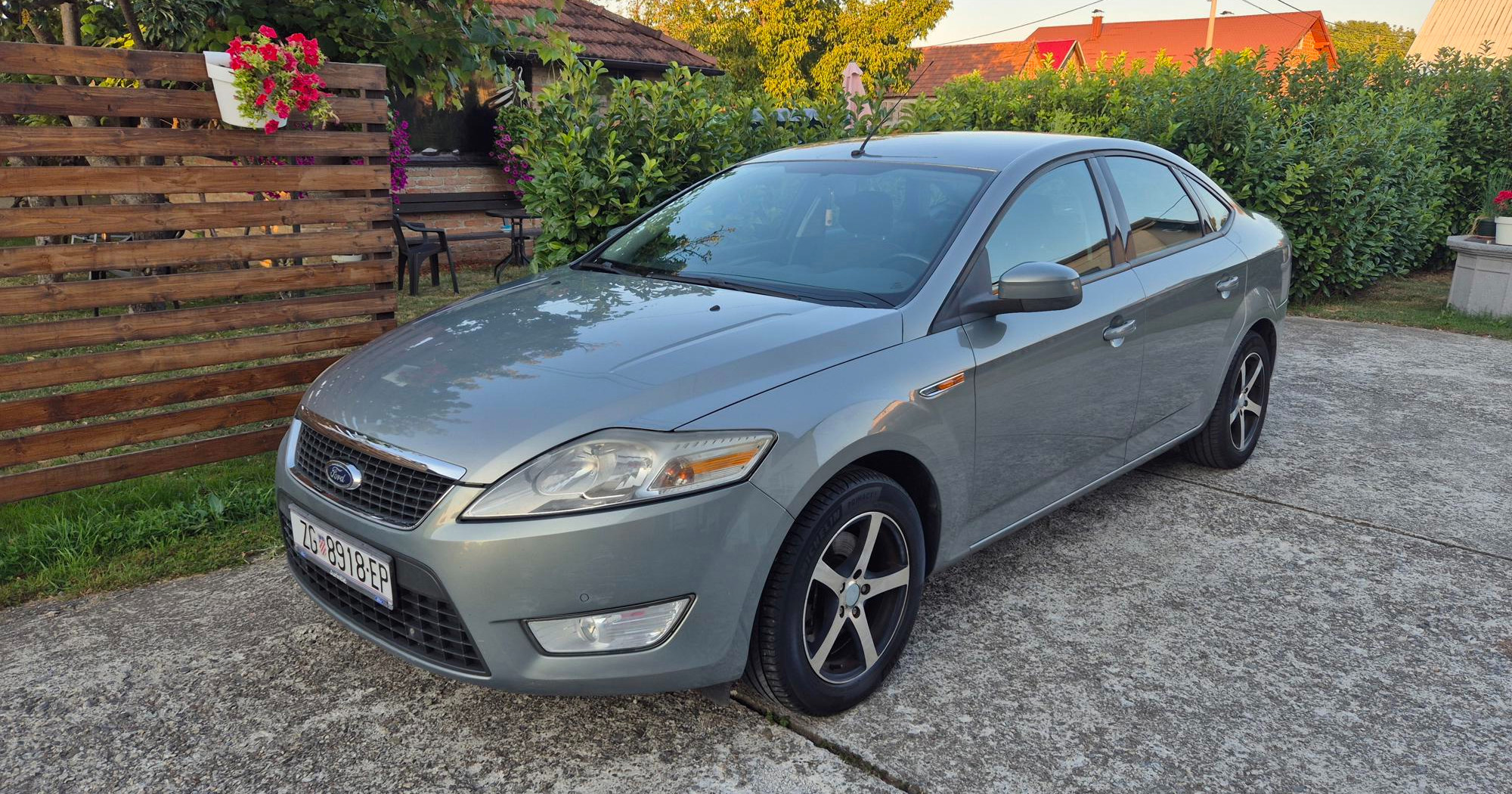 Ovaj Ford Mondeo prodaje se za 2100 €. Registriran je do proljeća 2027.