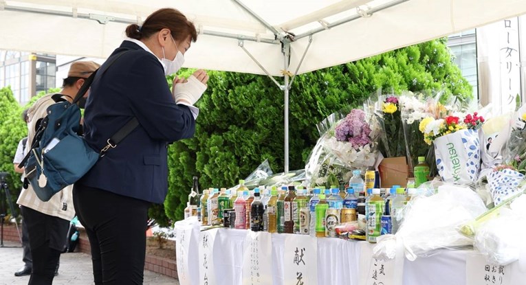 Dan nakon ubojstva Abea u Japanu nastavili predizbornu kampanju. Imaju dobar razlog