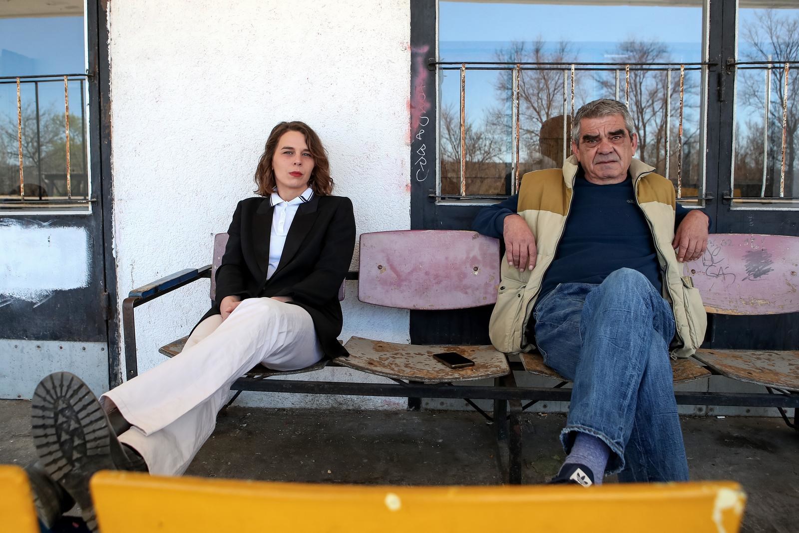 Pijani muškarac napao novinarku dok je bila na zadatku. Sutkinja: Jednako su krivi