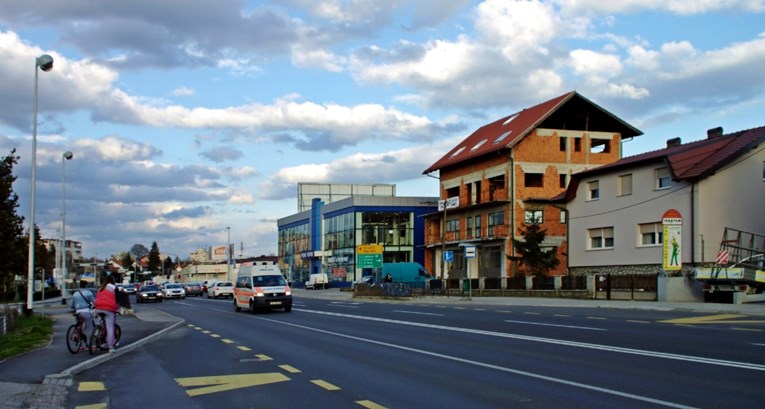 Vlasnik autosalona varao Hrvate, skidao kilometre, optužen je. Kupci bijesni