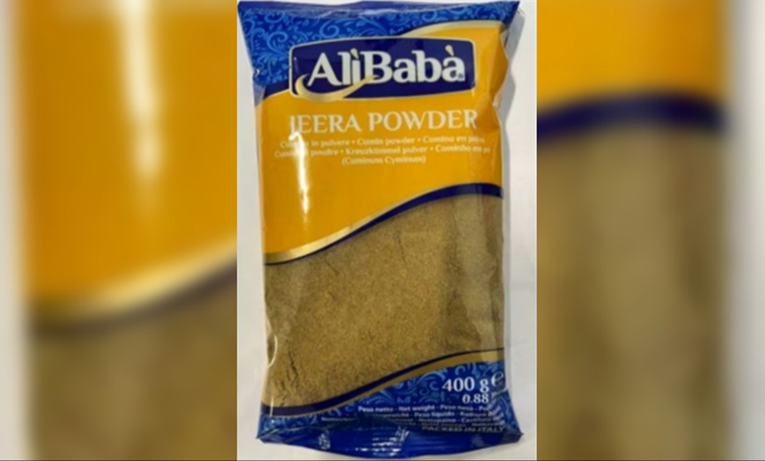 S polica se povlači kumin u prahu. Sadrži opasne tvari