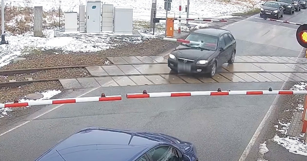 VIDEO Bježao policiji zbog prekršaja pa umalo poginuo