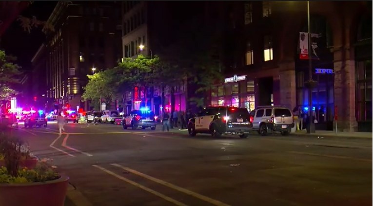Dvoje mrtvih, osmero ranjenih u pucnjavi u Minneapolisu