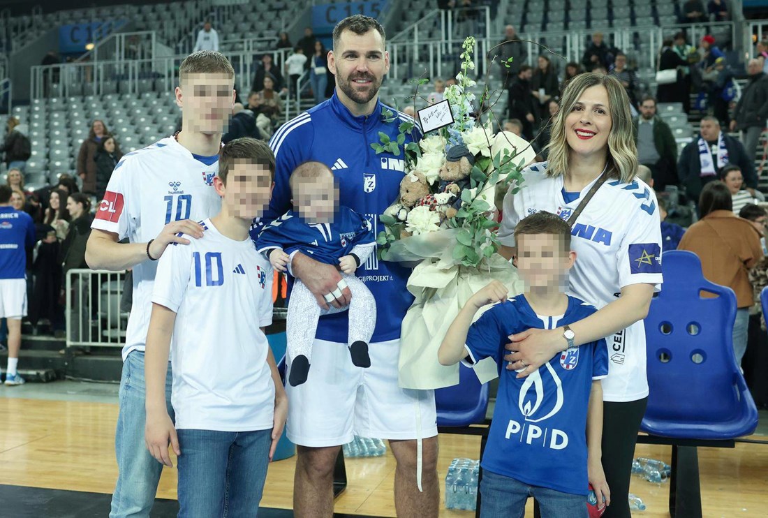 Hrvatski rukometaš završio karijeru, na svečanosti ga podržali supruga i djeca