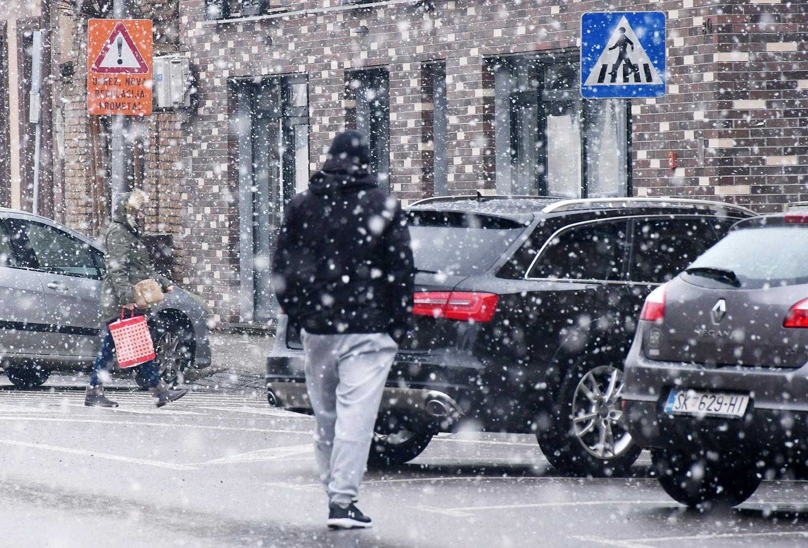 U dijelovima Hrvatske pada snijeg