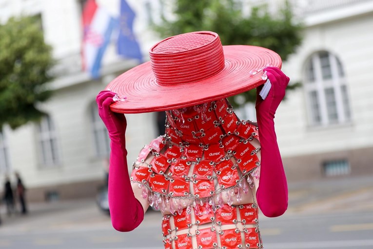 Haljina od kondoma, čarape na Gospu... Ovo je najzanimljiviji outfit na Zagreb Prideu