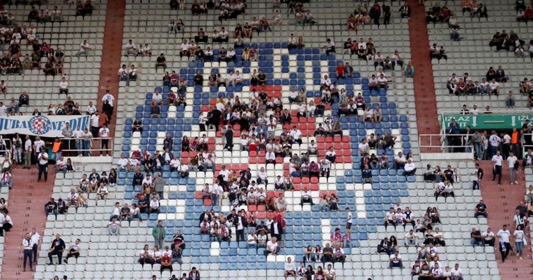 Navijači Hajduka na Fejsu: Urania prvi april