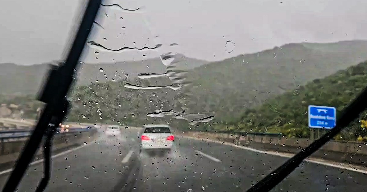 Nevrijeme u Sinju i okolici. Padala tuča, stvarale se bujice