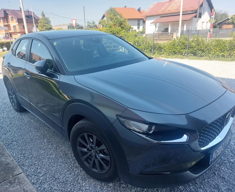 Prvi vlasnik prodaje Mazdu CX-30 s bogatom opremom i dvije godine jamstva