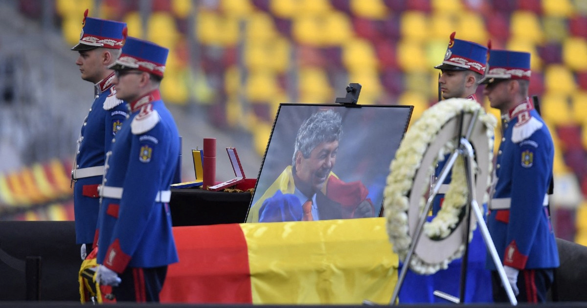 FOTO Izložen lijes Mircee Lucescua na Nacionalnoj areni u Bukureštu