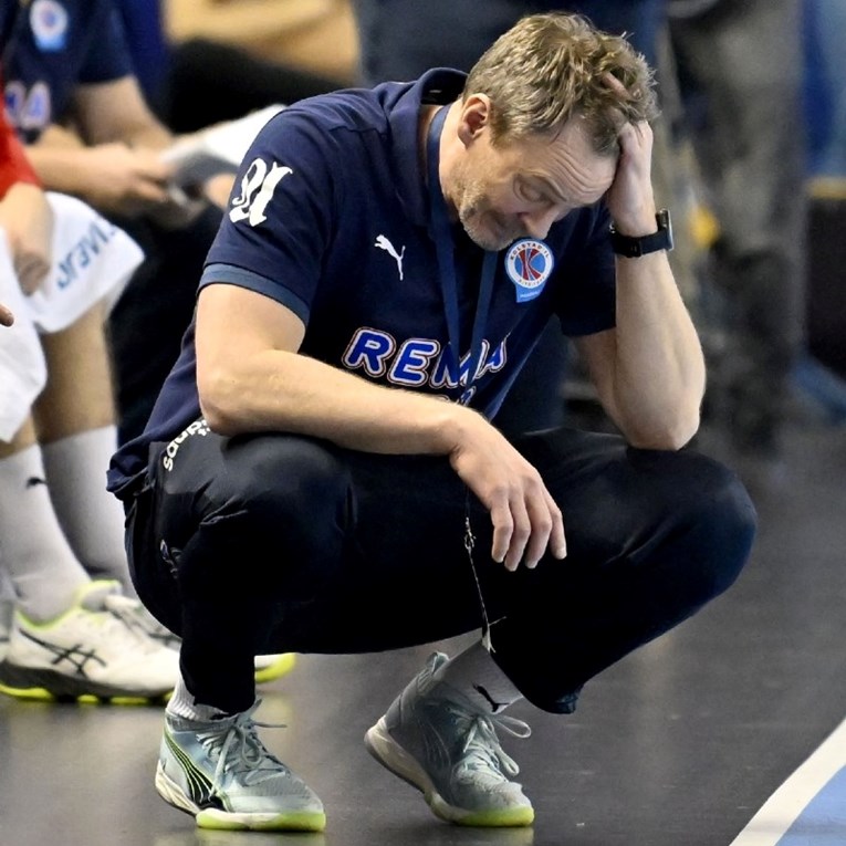 VIDEO Rukometna legenda se onesvijestila tijekom finala. Dvoranu napustila u kolicima